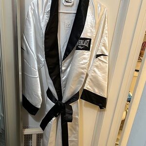 Everlast Black and White Satin Robe